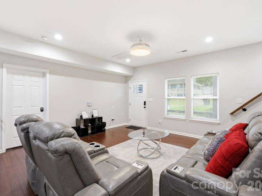 633 Grace Street, Gastonia, NC 28052.  MLS# CAR4387778, YatesRealty ID 28373. 