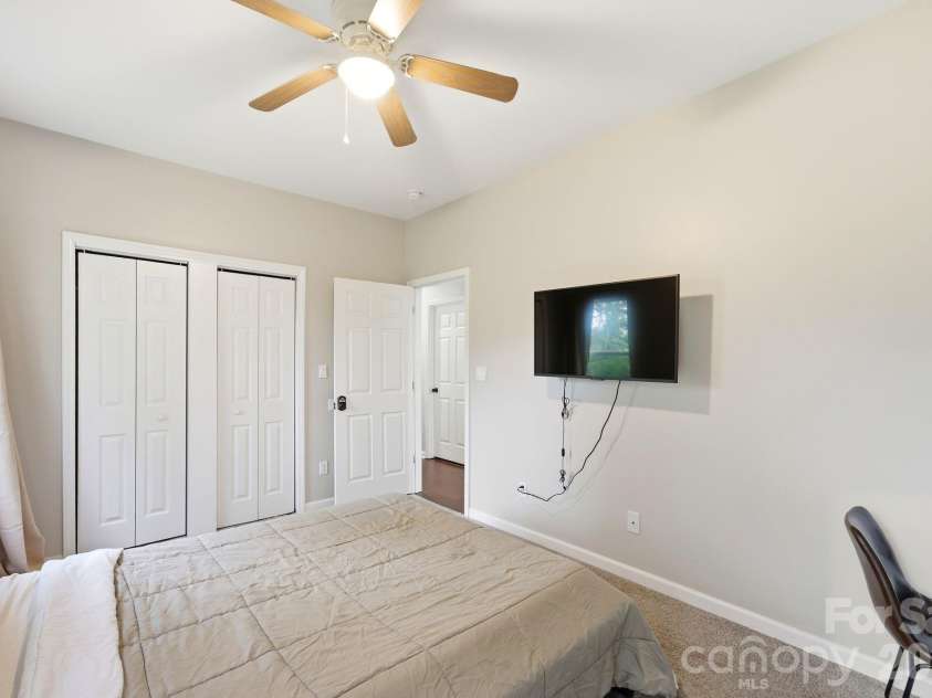 633 Grace Street, Gastonia, NC 28052.  MLS# CAR4387778, YatesRealty ID 28373. 