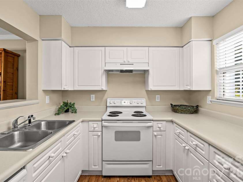 4259 Melrose Club Drive, Matthews, NC 28105.  MLS# CAR4387536, YatesRealty ID 28374. 