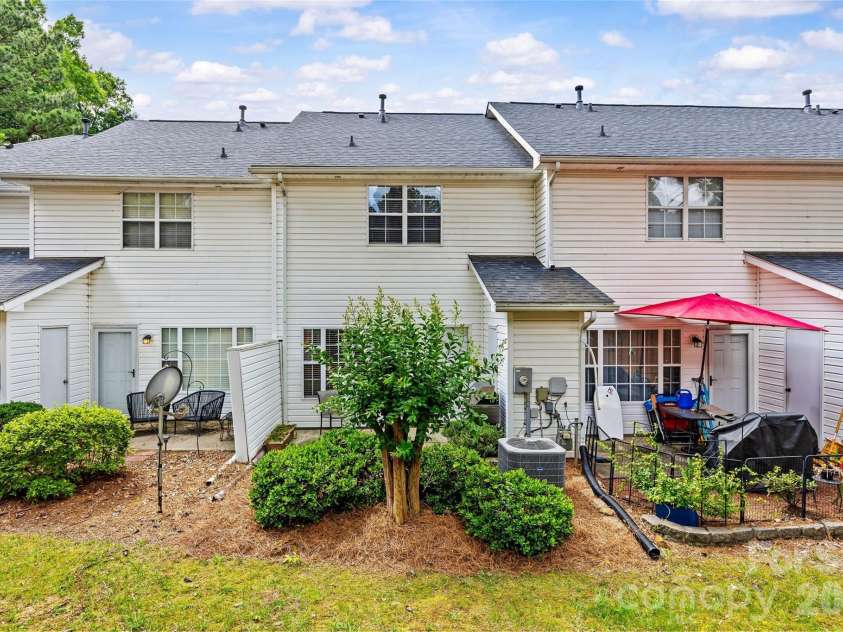 4259 Melrose Club Drive, Matthews, NC 28105.  MLS# CAR4387536, YatesRealty ID 28374. 