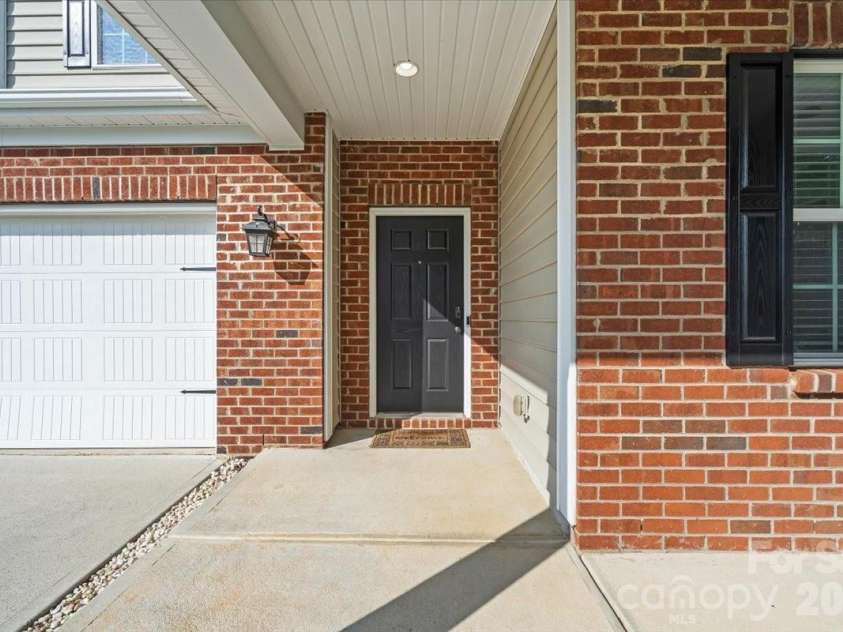 2701 Southern Trace Drive, Waxhaw, NC 28173.  MLS# CAR4388366, YatesRealty ID 28377. 