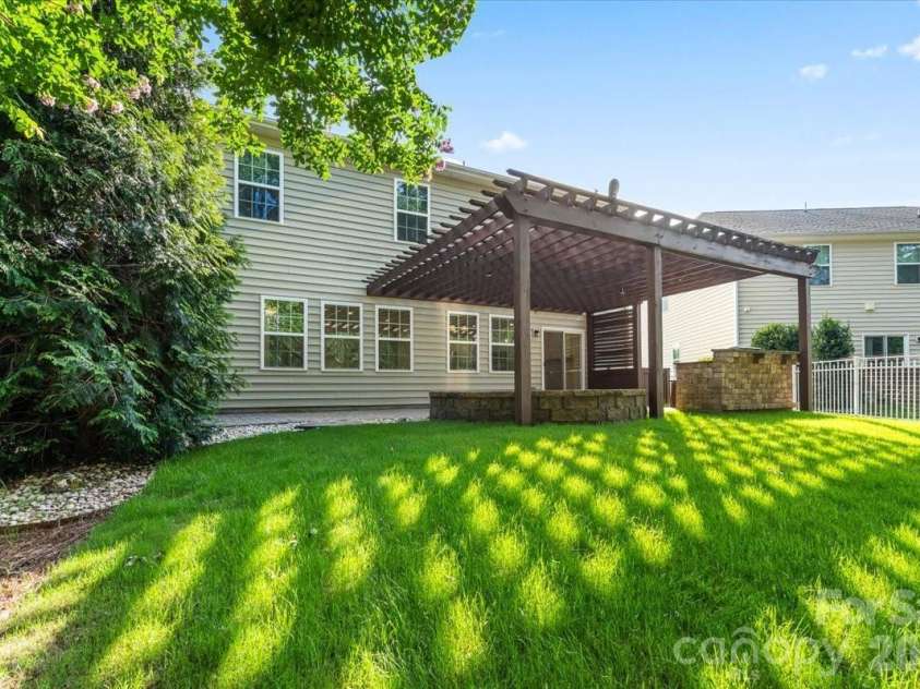 2701 Southern Trace Drive, Waxhaw, NC 28173.  MLS# CAR4388366, YatesRealty ID 28377. 