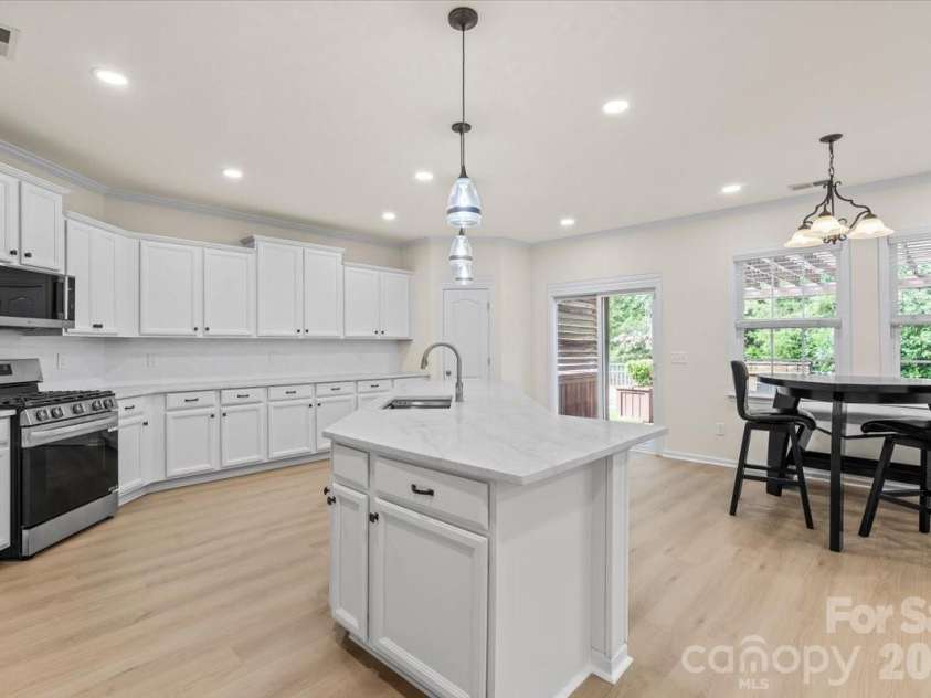2701 Southern Trace Drive, Waxhaw, NC 28173.  MLS# CAR4388366, YatesRealty ID 28377. 