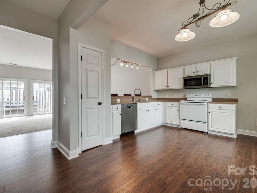 3186 Mannington Drive, Charlotte, NC 28270.  MLS# CAR4385897, YatesRealty ID 28378. 