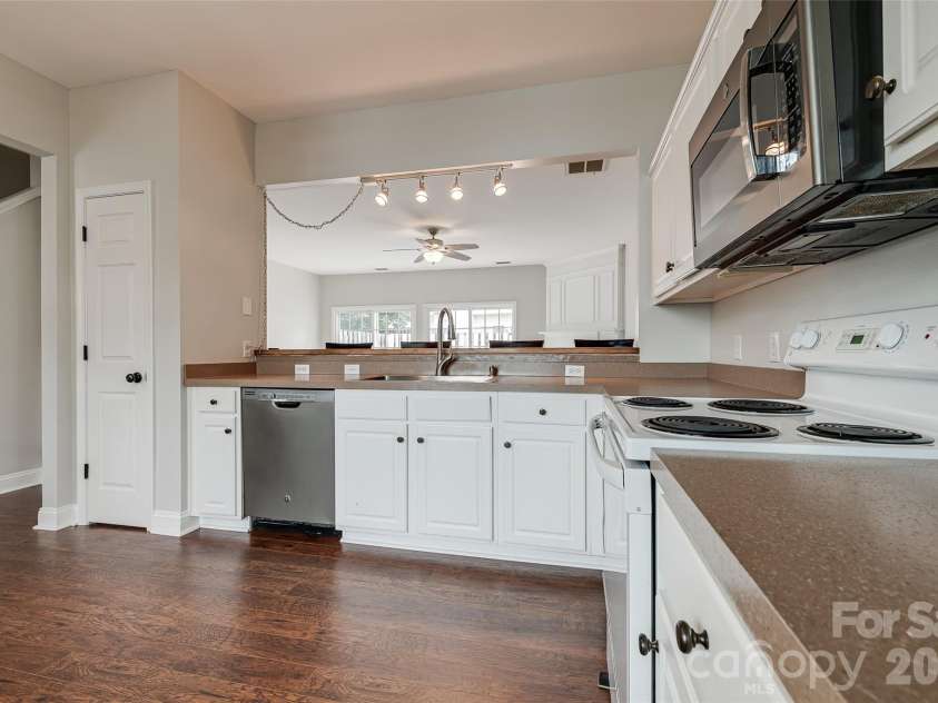 3186 Mannington Drive, Charlotte, NC 28270.  MLS# CAR4385897, YatesRealty ID 28378. 