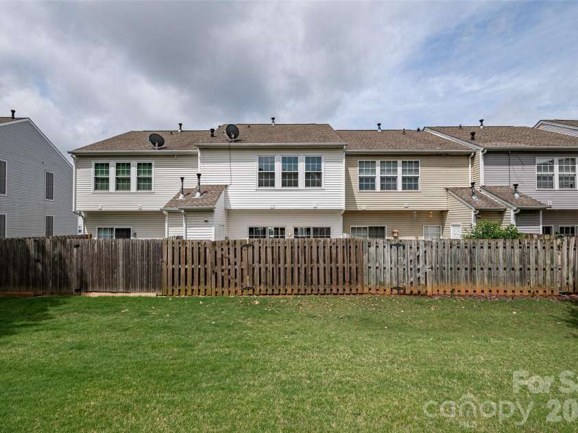 3186 Mannington Drive, Charlotte, NC 28270.  MLS# CAR4385897, YatesRealty ID 28378. 