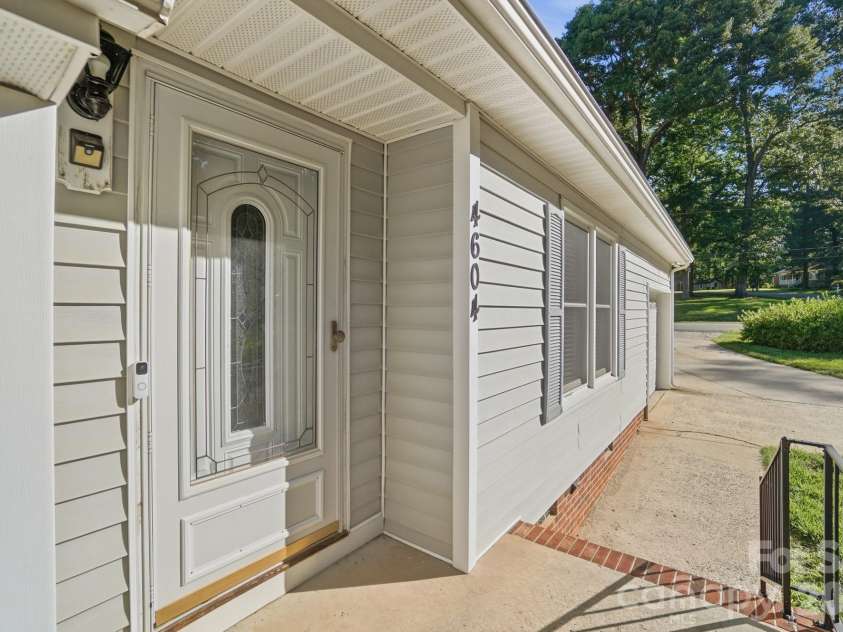 4604 Oakwood Circle, Gastonia, NC 28056.  MLS# CAR4389122, YatesRealty ID 28379. 