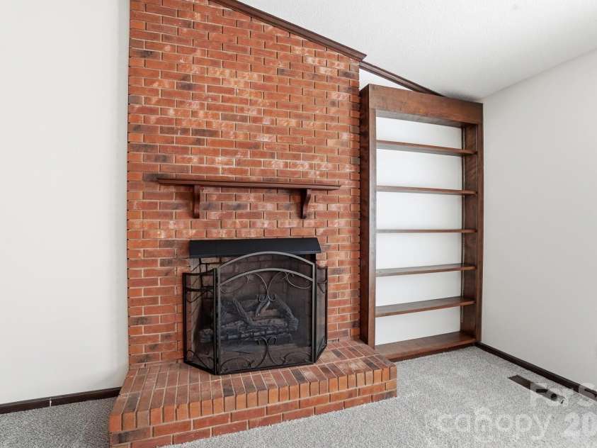 4604 Oakwood Circle, Gastonia, NC 28056.  MLS# CAR4389122, YatesRealty ID 28379. 
