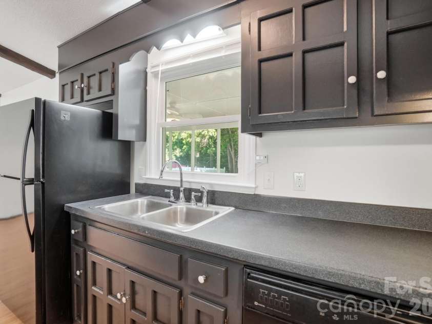4604 Oakwood Circle, Gastonia, NC 28056.  MLS# CAR4389122, YatesRealty ID 28379. 