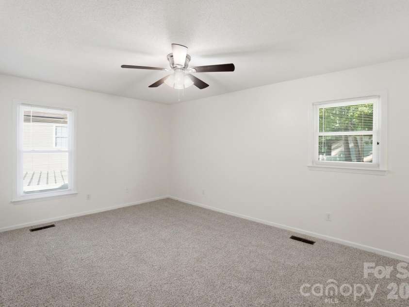 4604 Oakwood Circle, Gastonia, NC 28056.  MLS# CAR4389122, YatesRealty ID 28379. 