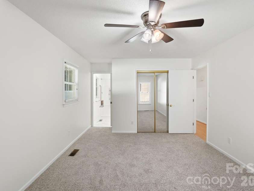 4604 Oakwood Circle, Gastonia, NC 28056.  MLS# CAR4389122, YatesRealty ID 28379. 
