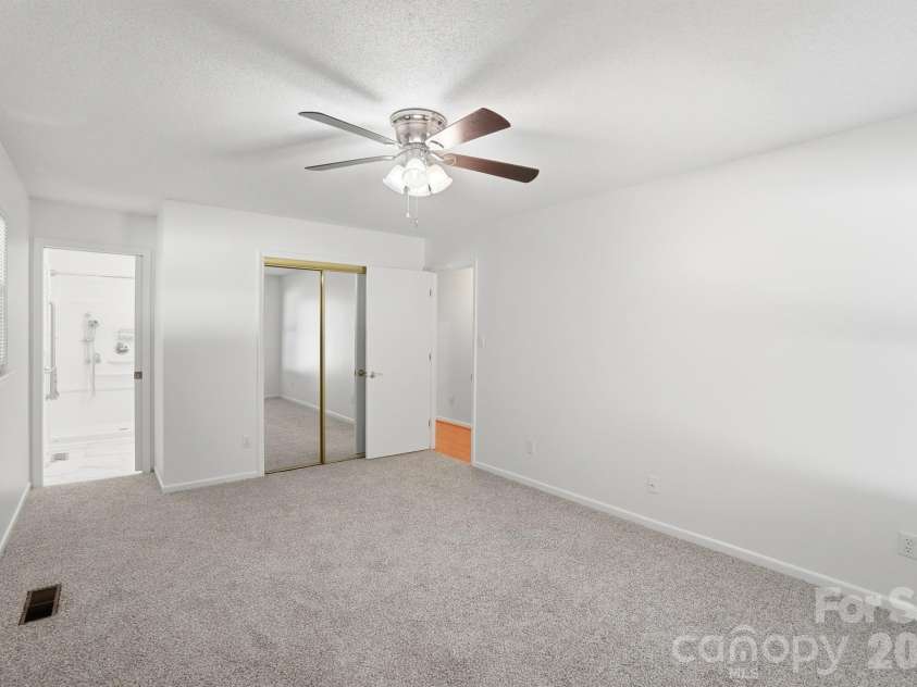 4604 Oakwood Circle, Gastonia, NC 28056.  MLS# CAR4389122, YatesRealty ID 28379. 