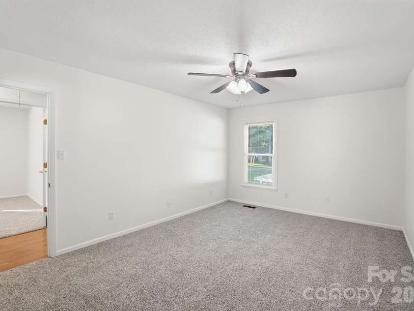 4604 Oakwood Circle, Gastonia, NC 28056.  MLS# CAR4389122, YatesRealty ID 28379. 