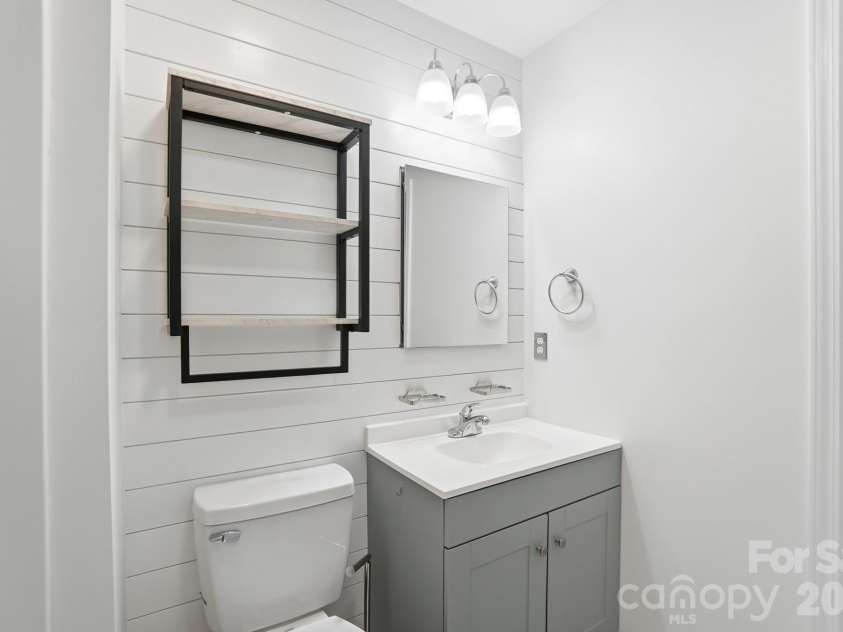 4604 Oakwood Circle, Gastonia, NC 28056.  MLS# CAR4389122, YatesRealty ID 28379. 