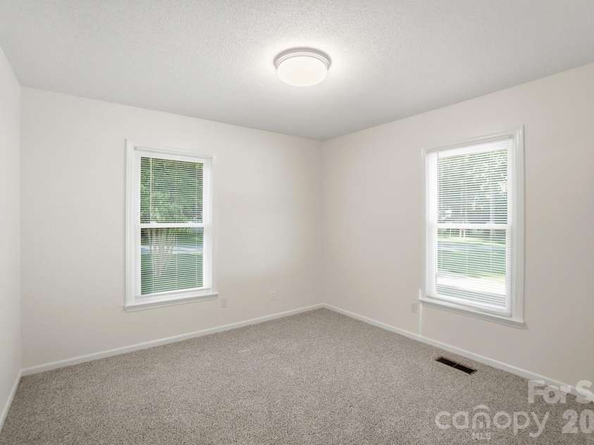 4604 Oakwood Circle, Gastonia, NC 28056.  MLS# CAR4389122, YatesRealty ID 28379. 