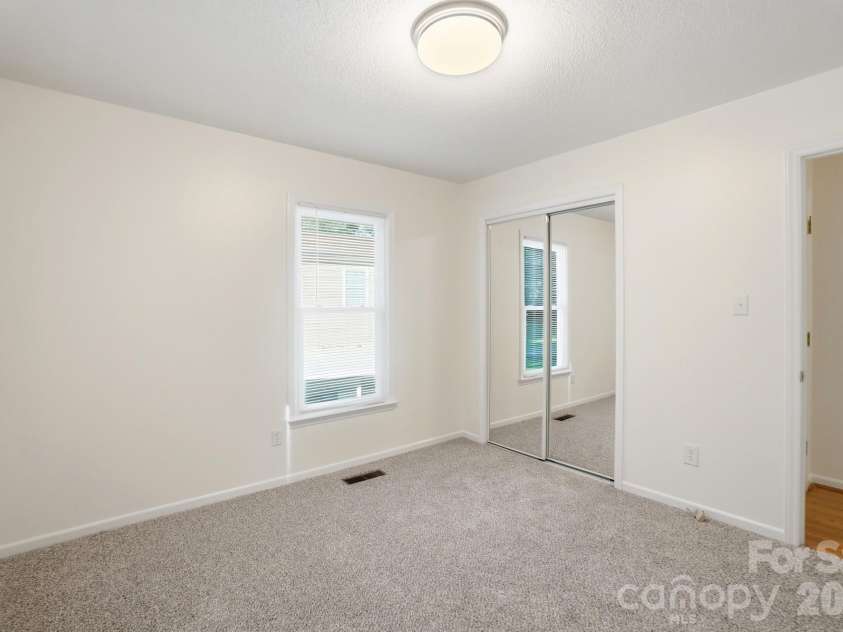 4604 Oakwood Circle, Gastonia, NC 28056.  MLS# CAR4389122, YatesRealty ID 28379. 