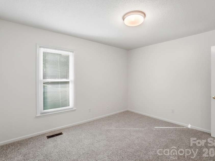 4604 Oakwood Circle, Gastonia, NC 28056.  MLS# CAR4389122, YatesRealty ID 28379. 