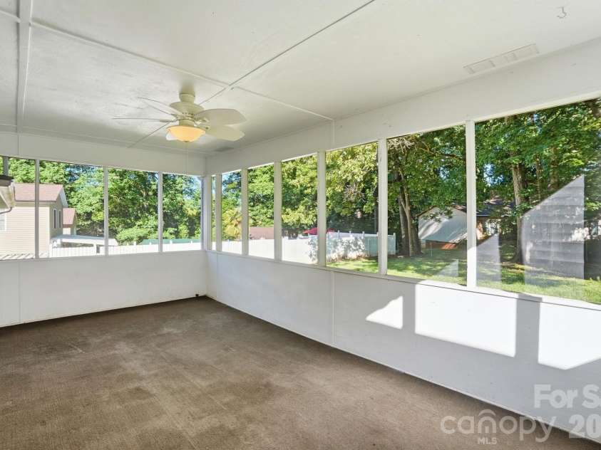 4604 Oakwood Circle, Gastonia, NC 28056.  MLS# CAR4389122, YatesRealty ID 28379. 