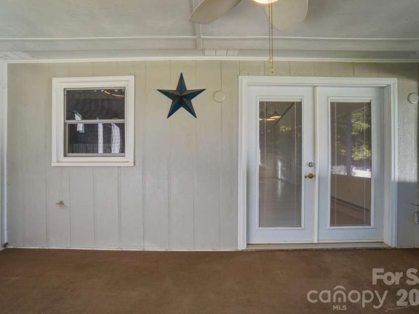 4604 Oakwood Circle, Gastonia, NC 28056.  MLS# CAR4389122, YatesRealty ID 28379. 
