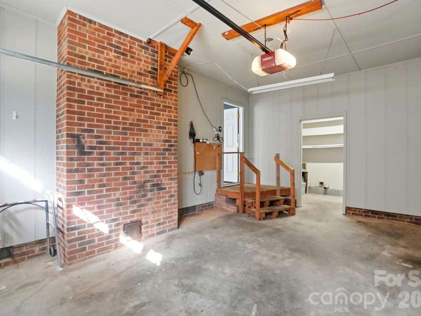 4604 Oakwood Circle, Gastonia, NC 28056.  MLS# CAR4389122, YatesRealty ID 28379. 