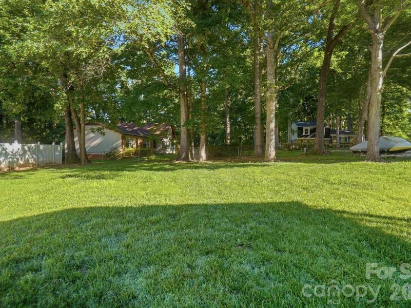 4604 Oakwood Circle, Gastonia, NC 28056.  MLS# CAR4389122, YatesRealty ID 28379. 