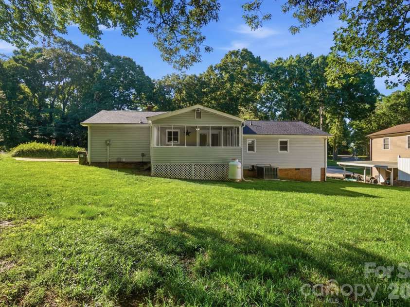4604 Oakwood Circle, Gastonia, NC 28056.  MLS# CAR4389122, YatesRealty ID 28379. 