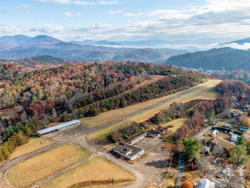 67 Lakeview Drive, Bryson City, NC 28713.  MLS# CAR4235115, YatesRealty ID 2838. 