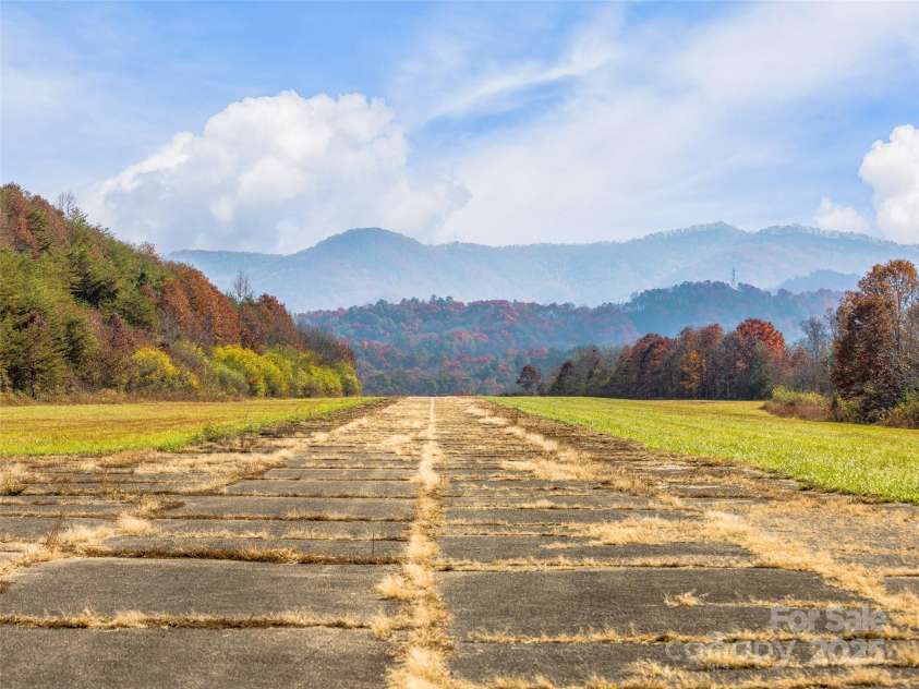 67 Lakeview Drive, Bryson City, NC 28713.  MLS# CAR4235115, YatesRealty ID 2838. 