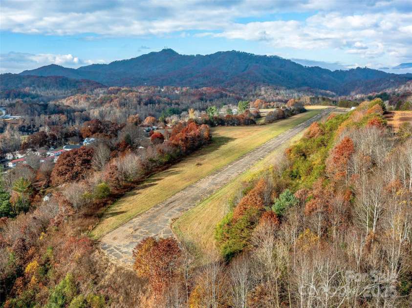 67 Lakeview Drive, Bryson City, NC 28713.  MLS# CAR4235115, YatesRealty ID 2838. 