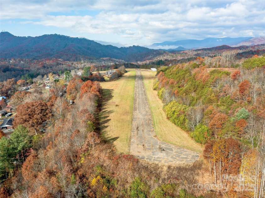 67 Lakeview Drive, Bryson City, NC 28713.  MLS# CAR4235115, YatesRealty ID 2838. 