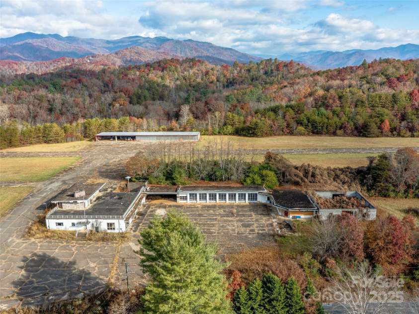 67 Lakeview Drive, Bryson City, NC 28713.  MLS# CAR4235115, YatesRealty ID 2838. 
