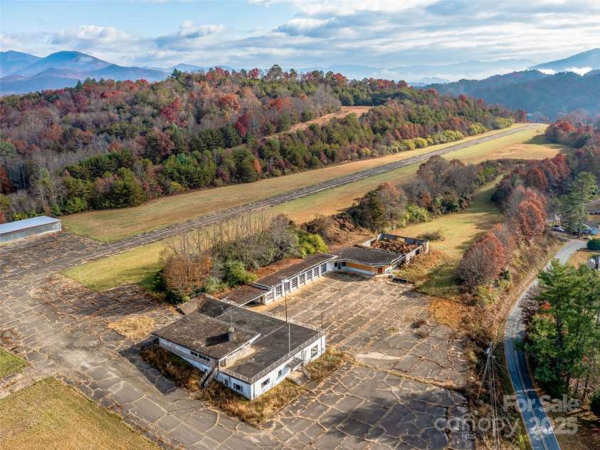 67 Lakeview Drive, Bryson City, NC 28713.  MLS# CAR4235115, YatesRealty ID 2838. 