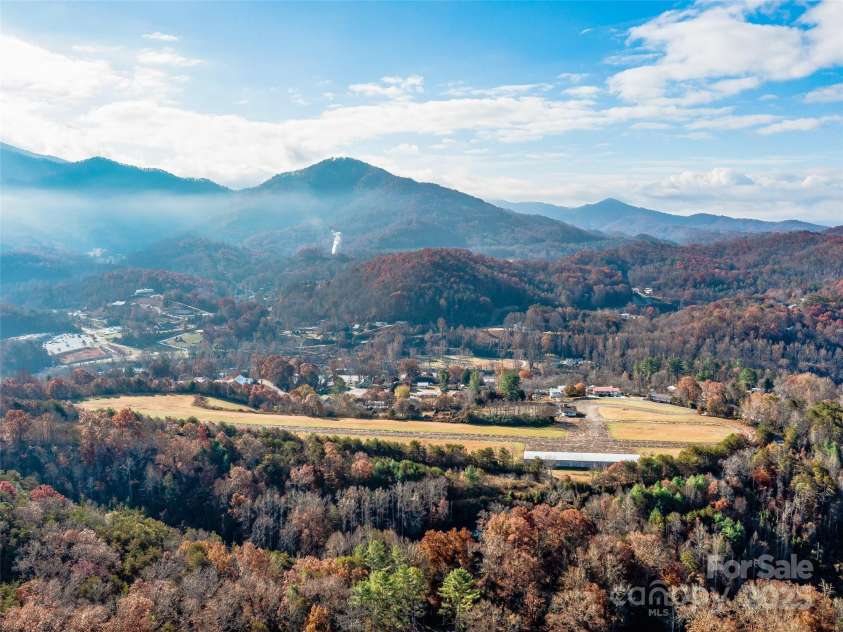 67 Lakeview Drive, Bryson City, NC 28713.  MLS# CAR4235115, YatesRealty ID 2838. 