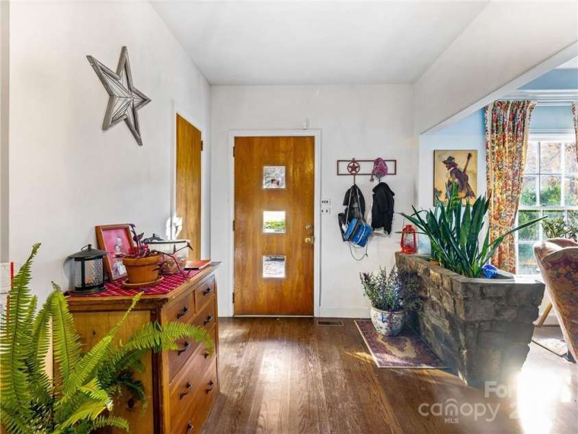 67 Lakeview Drive, Bryson City, NC 28713.  MLS# CAR4235115, YatesRealty ID 2838. 