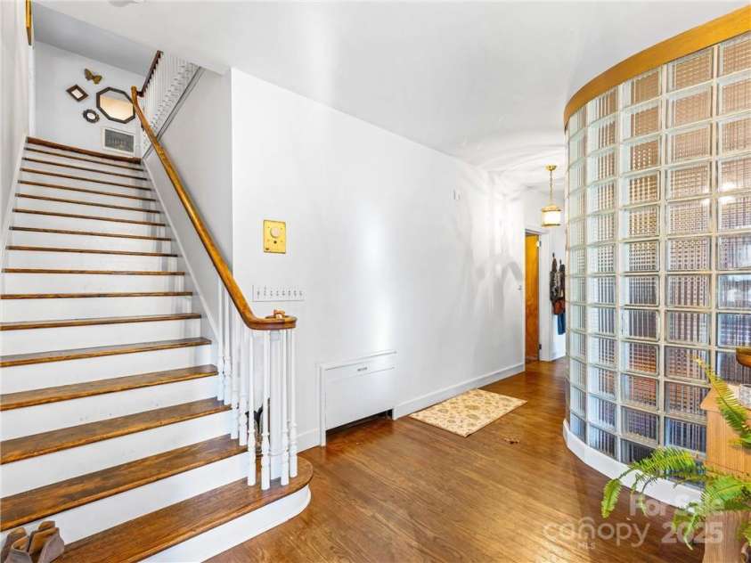 67 Lakeview Drive, Bryson City, NC 28713.  MLS# CAR4235115, YatesRealty ID 2838. 