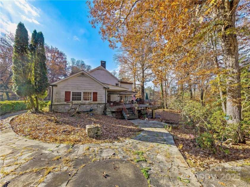67 Lakeview Drive, Bryson City, NC 28713.  MLS# CAR4235115, YatesRealty ID 2838. 