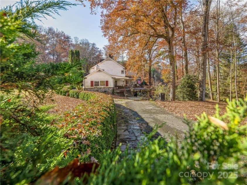 67 Lakeview Drive, Bryson City, NC 28713.  MLS# CAR4235115, YatesRealty ID 2838. 