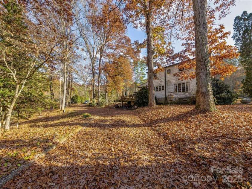 67 Lakeview Drive, Bryson City, NC 28713.  MLS# CAR4235115, YatesRealty ID 2838. 