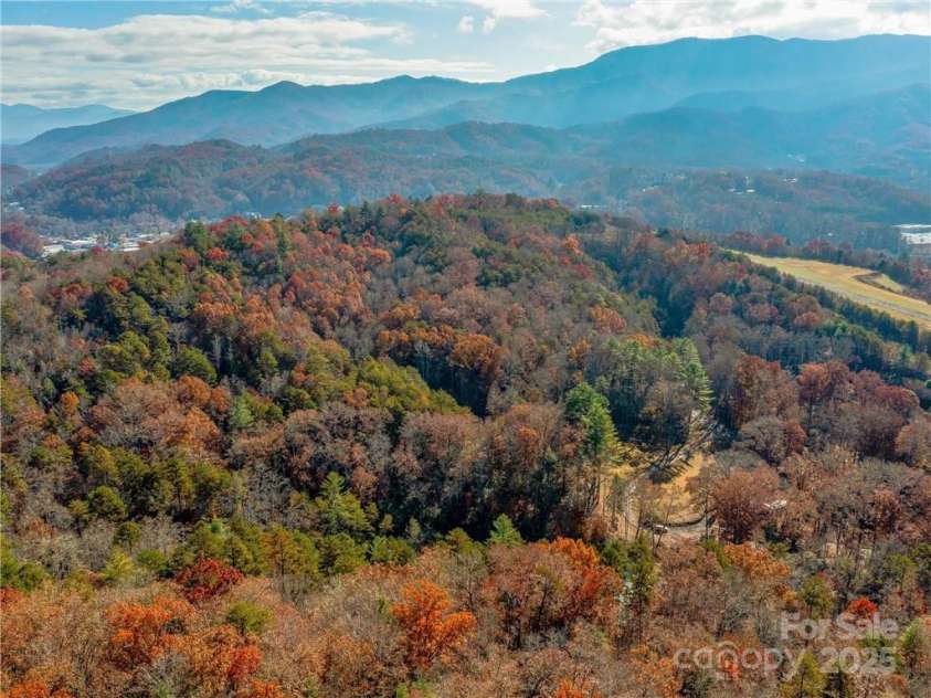 67 Lakeview Drive, Bryson City, NC 28713.  MLS# CAR4235115, YatesRealty ID 2838. 