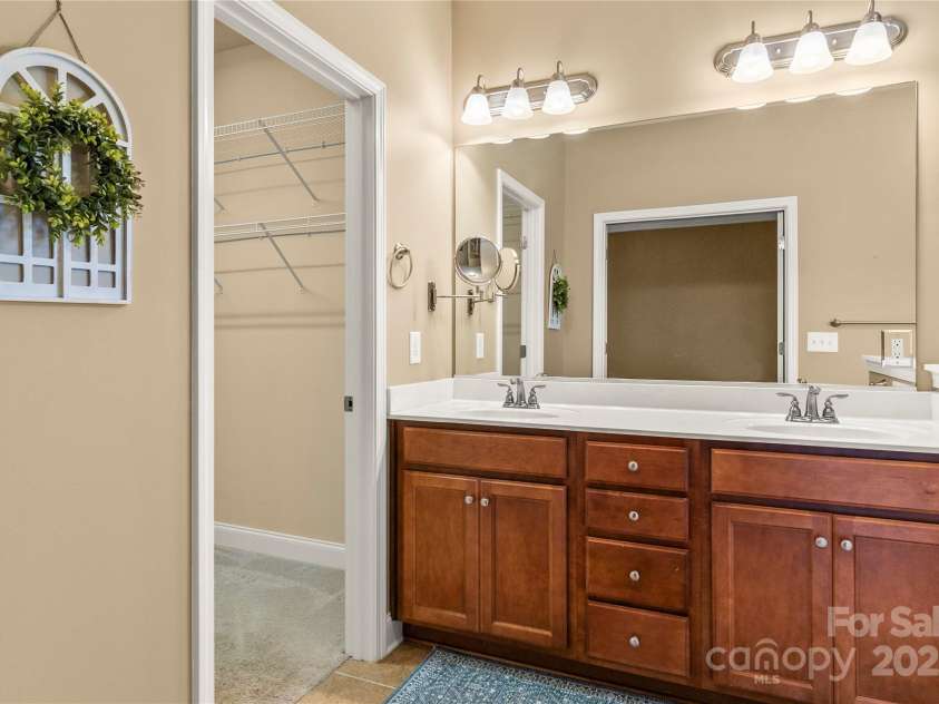 7208 Ogden Place, Denver, NC 28037.  MLS# CAR4318593, YatesRealty ID 2838. Primary Bath