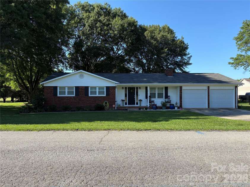 118 Douglas Heights Drive, Gaffney, SC 29341.  MLS# CAR4389493, YatesRealty ID 28380. 