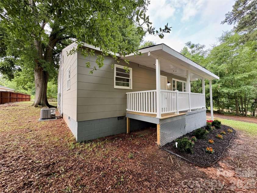 435 Club Drive, Gastonia, NC 28054.  MLS# CAR4385871, YatesRealty ID 28381. 