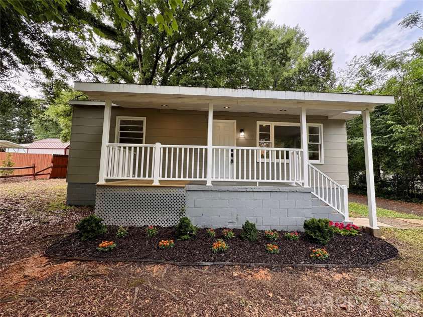 435 Club Drive, Gastonia, NC 28054.  MLS# CAR4385871, YatesRealty ID 28381. 