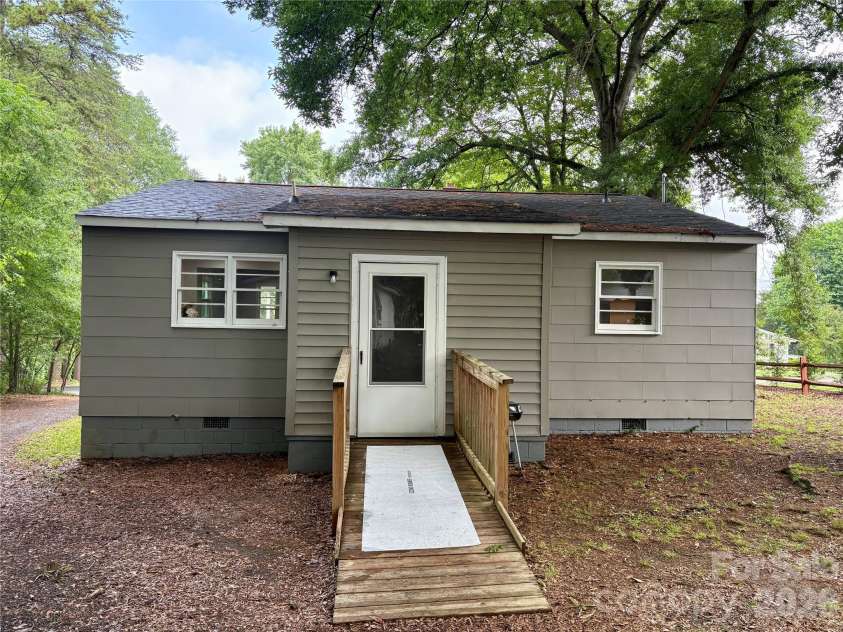 435 Club Drive, Gastonia, NC 28054.  MLS# CAR4385871, YatesRealty ID 28381. 