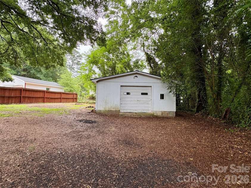 435 Club Drive, Gastonia, NC 28054.  MLS# CAR4385871, YatesRealty ID 28381. 