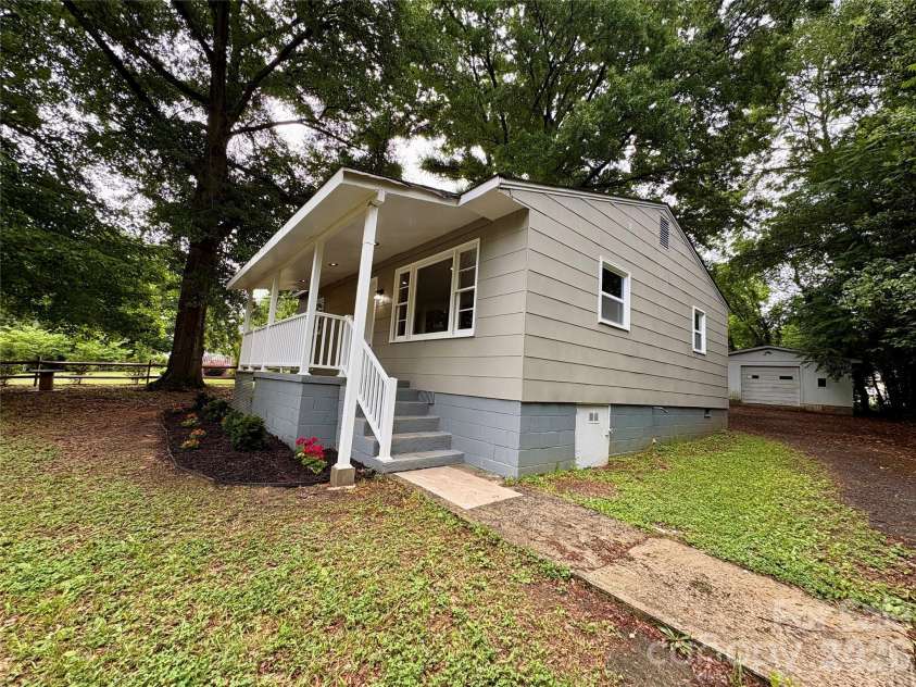 435 Club Drive, Gastonia, NC 28054.  MLS# CAR4385871, YatesRealty ID 28381. 