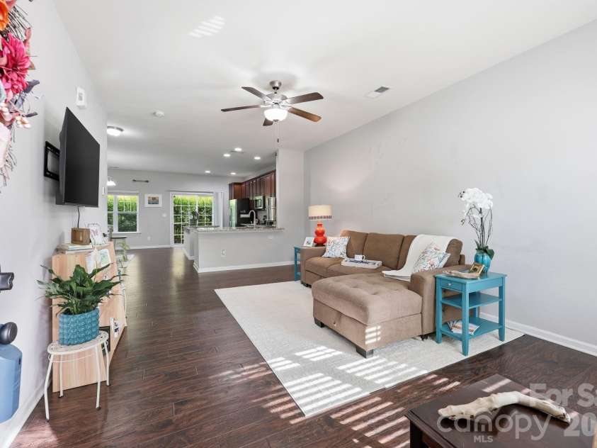 8413 Summerford Drive, Charlotte, NC 28269.  MLS# CAR4386373, YatesRealty ID 28383. 