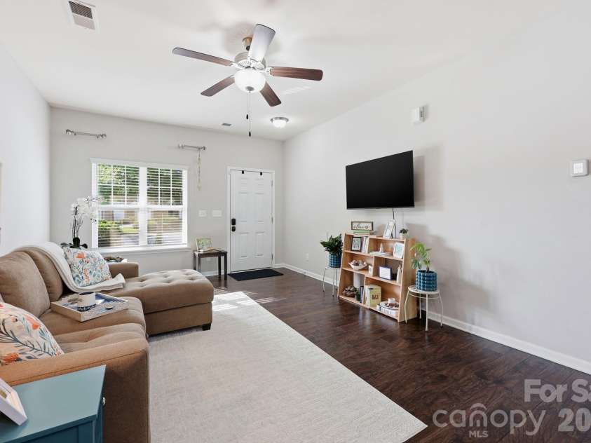 8413 Summerford Drive, Charlotte, NC 28269.  MLS# CAR4386373, YatesRealty ID 28383. 