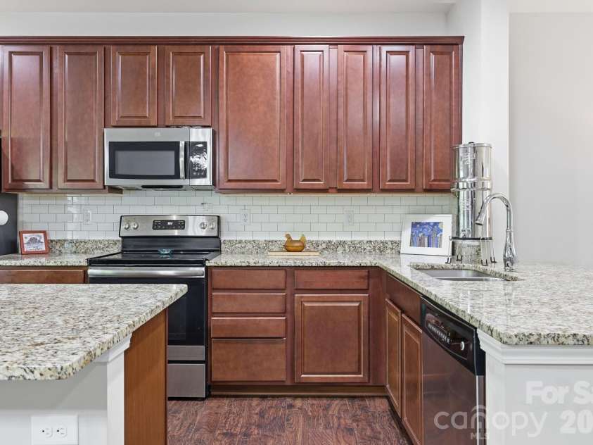 8413 Summerford Drive, Charlotte, NC 28269.  MLS# CAR4386373, YatesRealty ID 28383. 