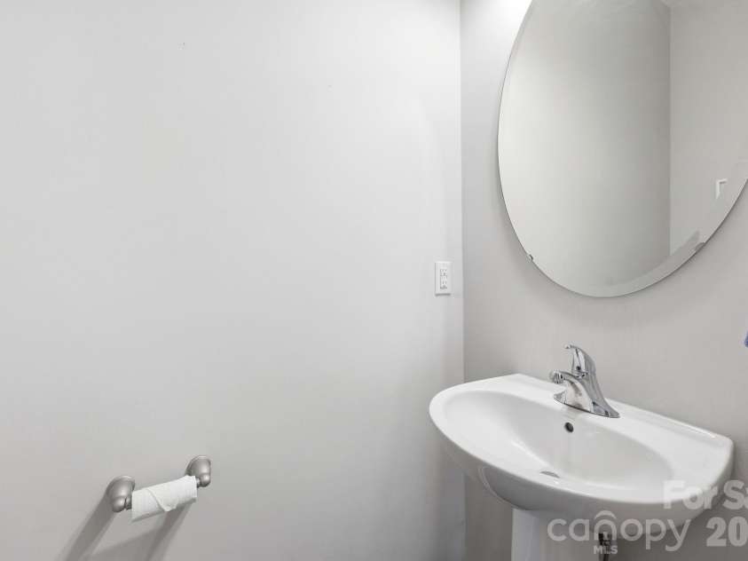8413 Summerford Drive, Charlotte, NC 28269.  MLS# CAR4386373, YatesRealty ID 28383. 